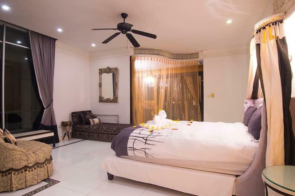 Villa The White Pearl 8br Modern Beachfront Pool Mai Khao