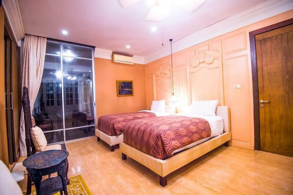 Villa The White Pearl 8br Modern Beachfront Pool *