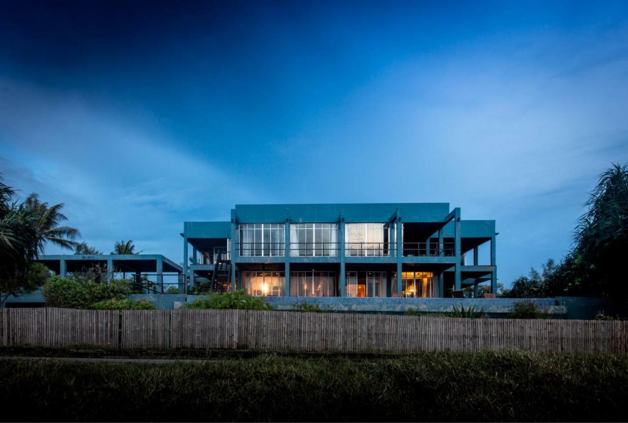 The White Pearl 8br Modern Beachfront Pool * Mai Khao