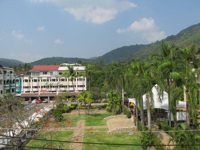 Oasis & Bar