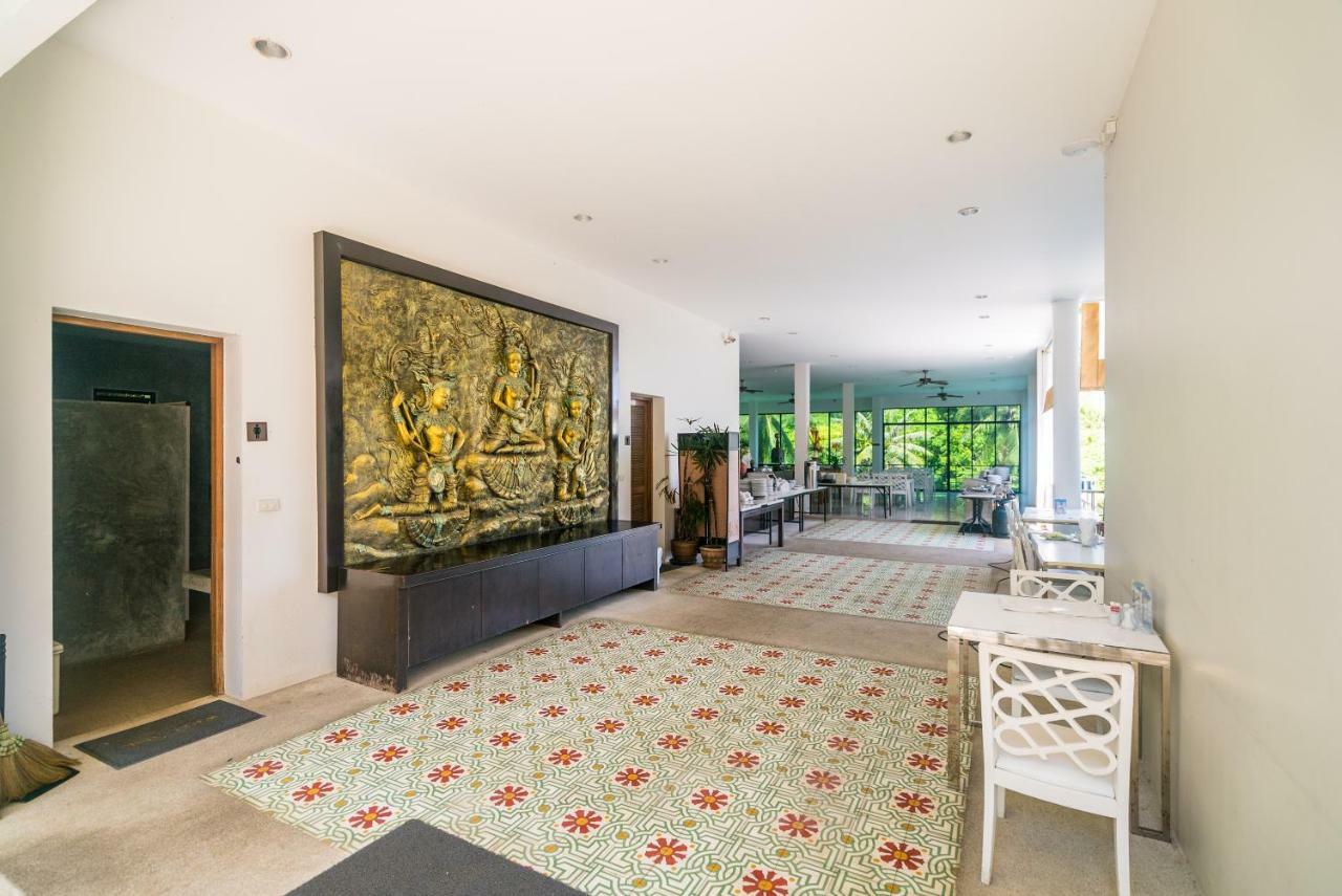 The Palm At Veloche Group By Lofty *