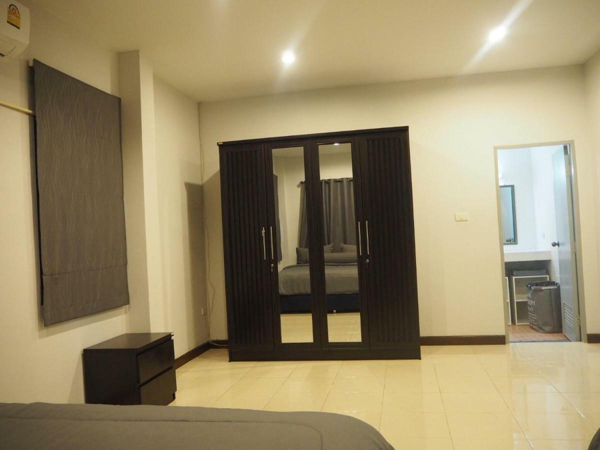Vila Beautiful 3 Bedroom Garden Chalong