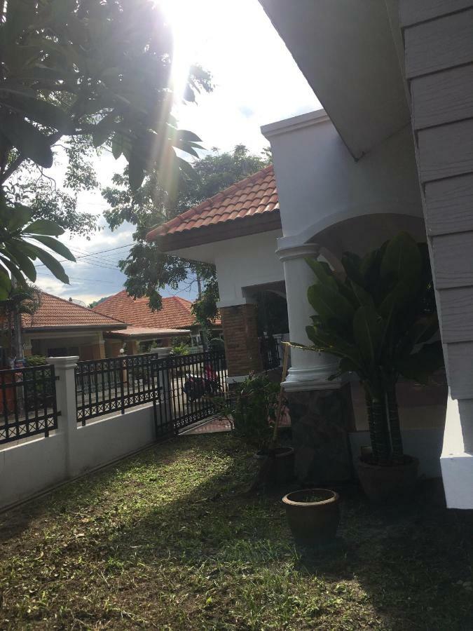 Vila Beautiful 3 Bedroom Garden Chalong