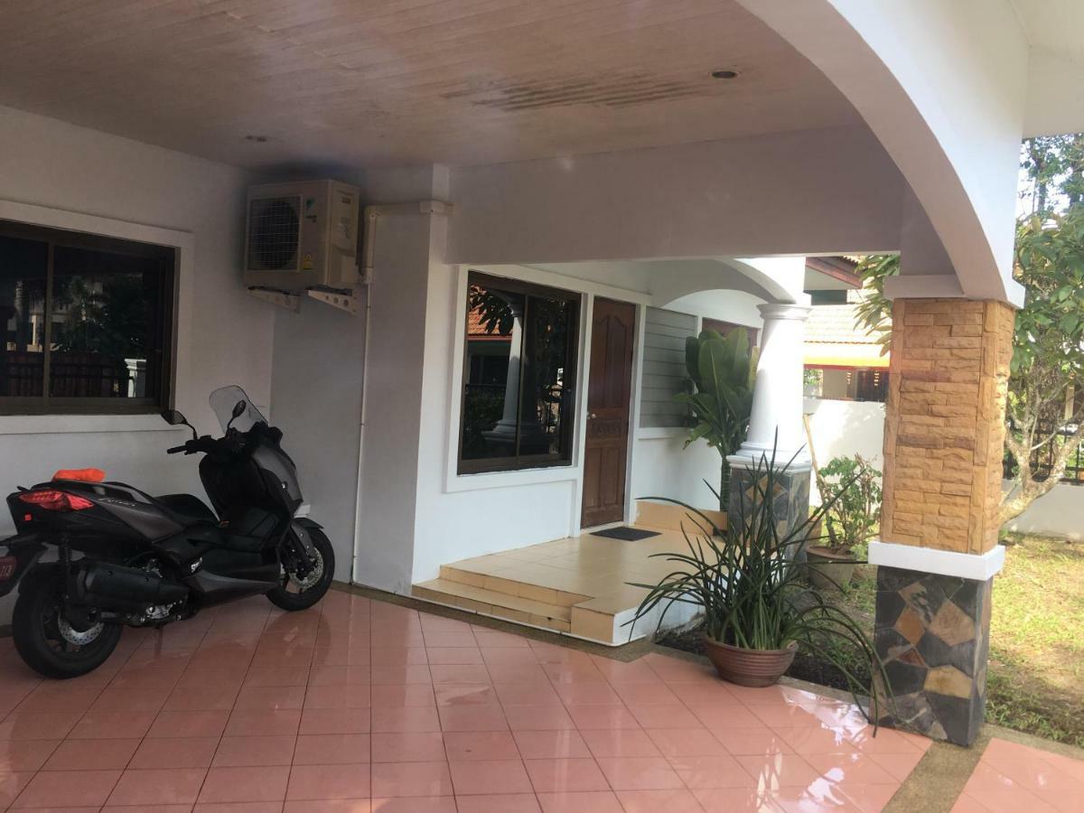 Vila Beautiful 3 Bedroom Garden Chalong