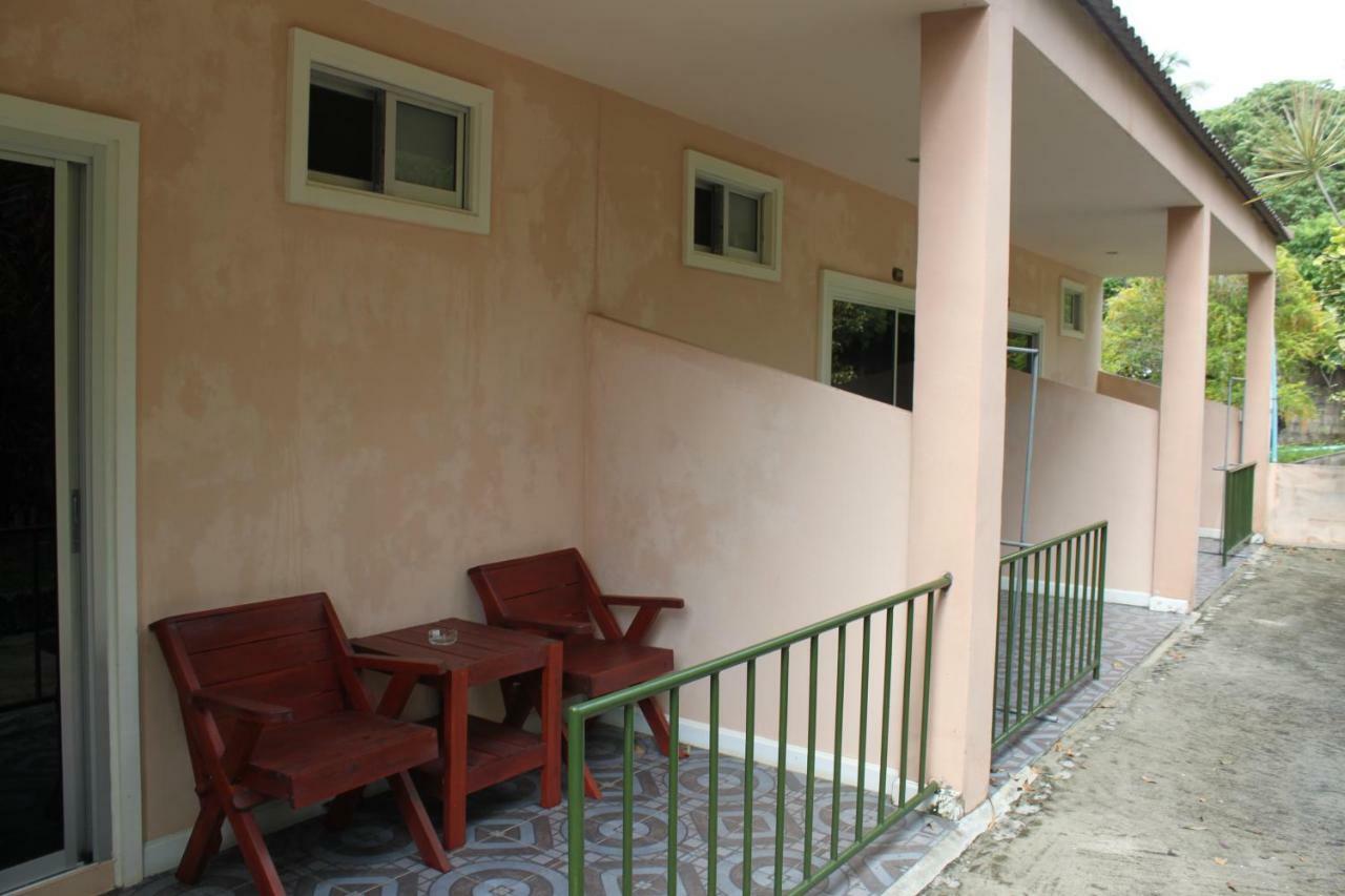 Guest house Merit Hill Bungalows