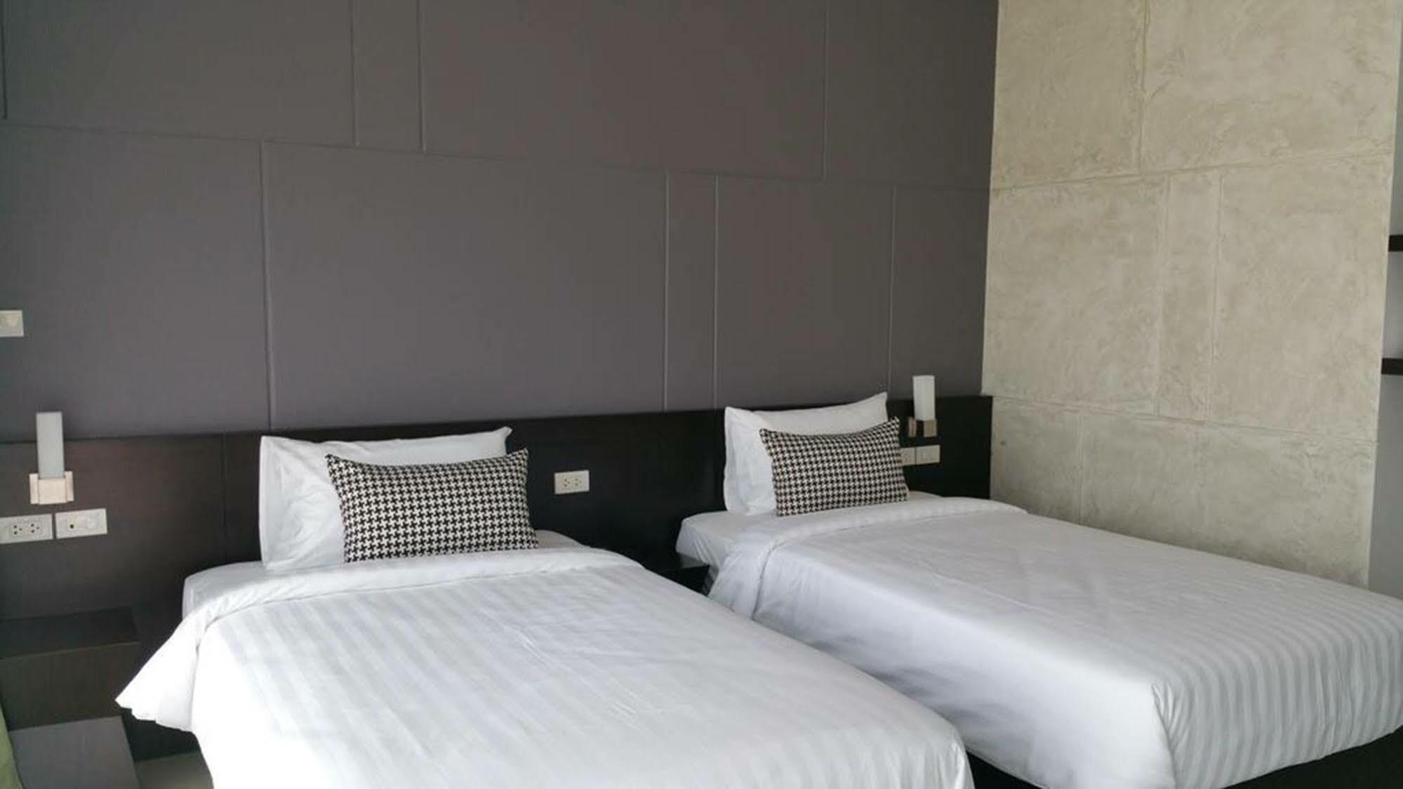 Phuket Airport Place 3*