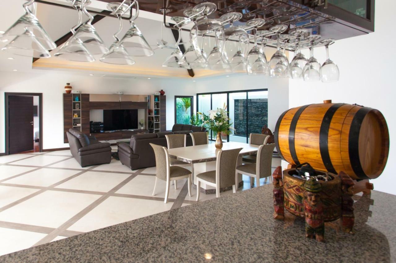 Villa Spacious 4 Bedrooms Private Pool In Phuket *