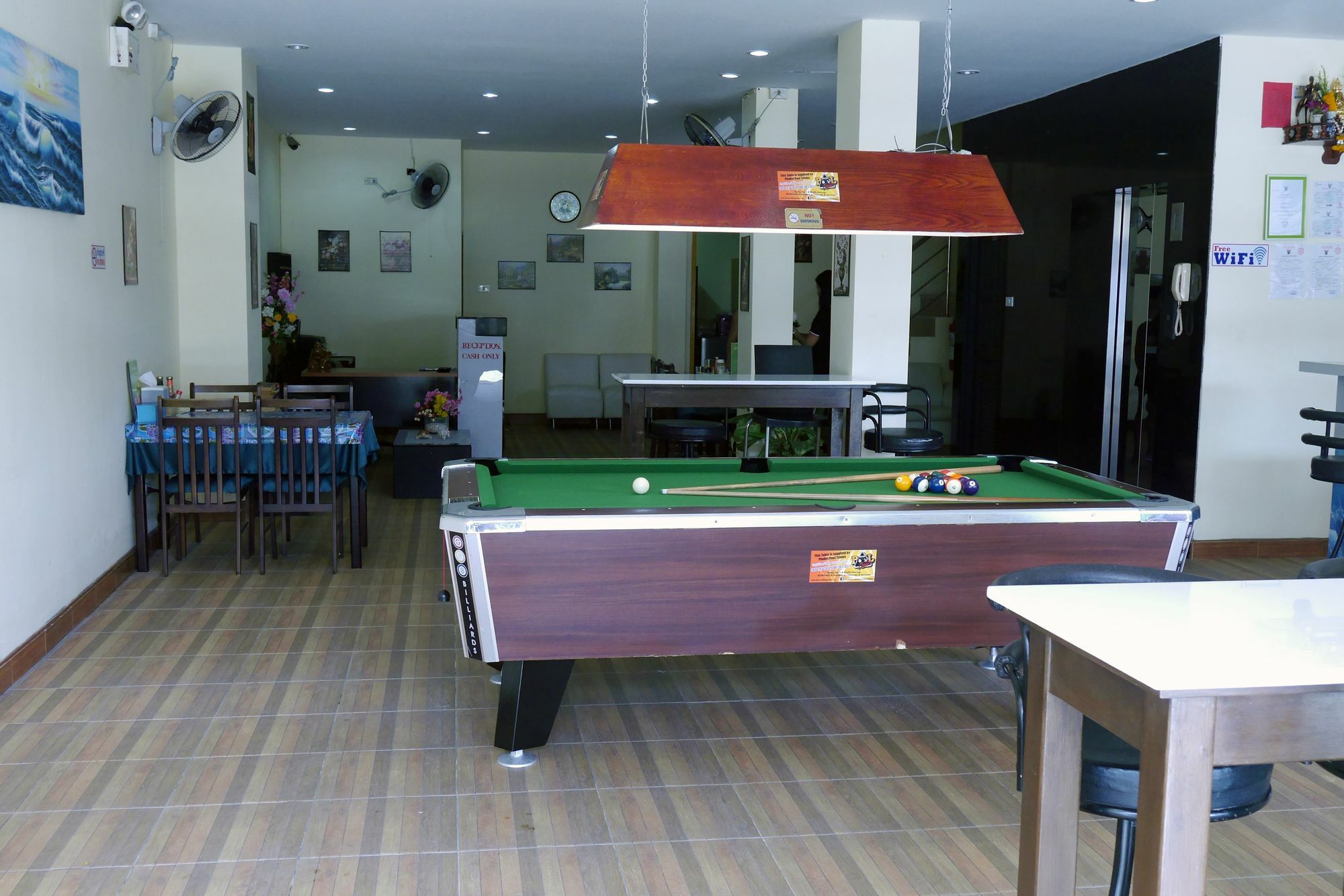 Lucky Buako Hotel