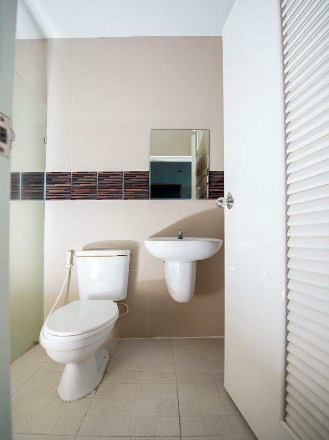 Oyo 303 Phoomjai House Apartment