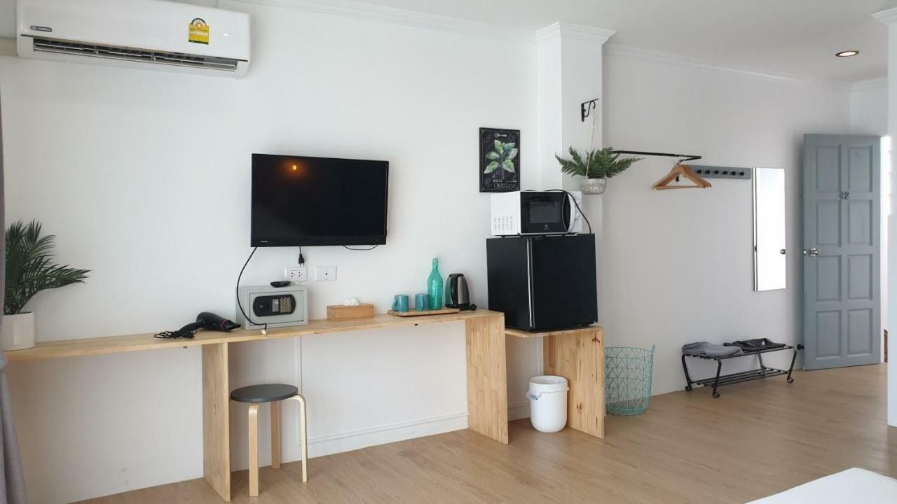 Thira House 2*