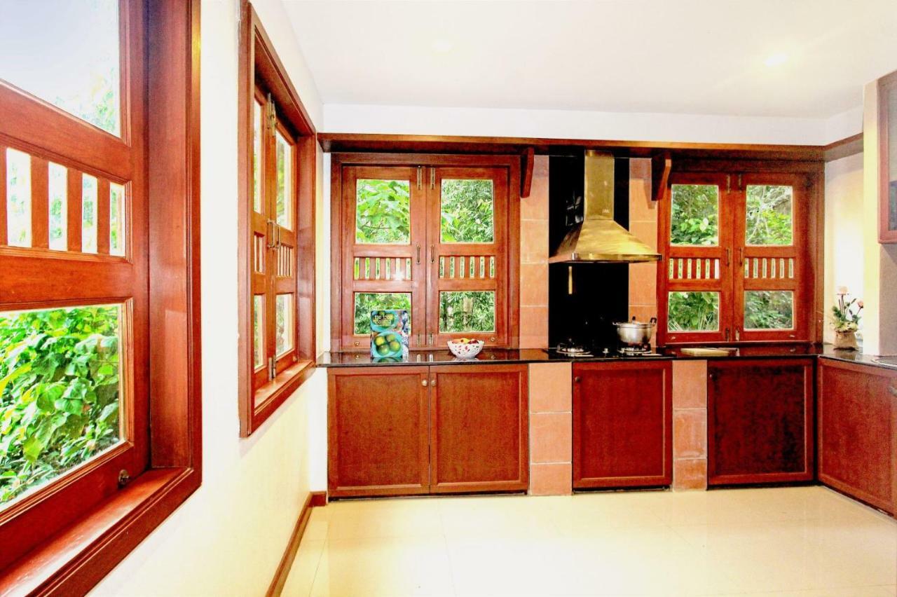 Villa Nakathani Villas