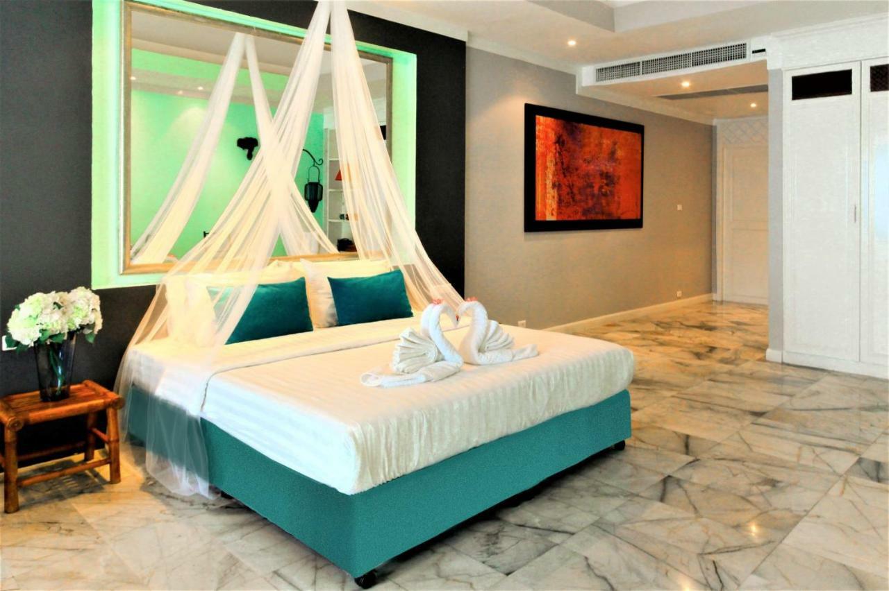 Nakathani Villas Kamala Beach