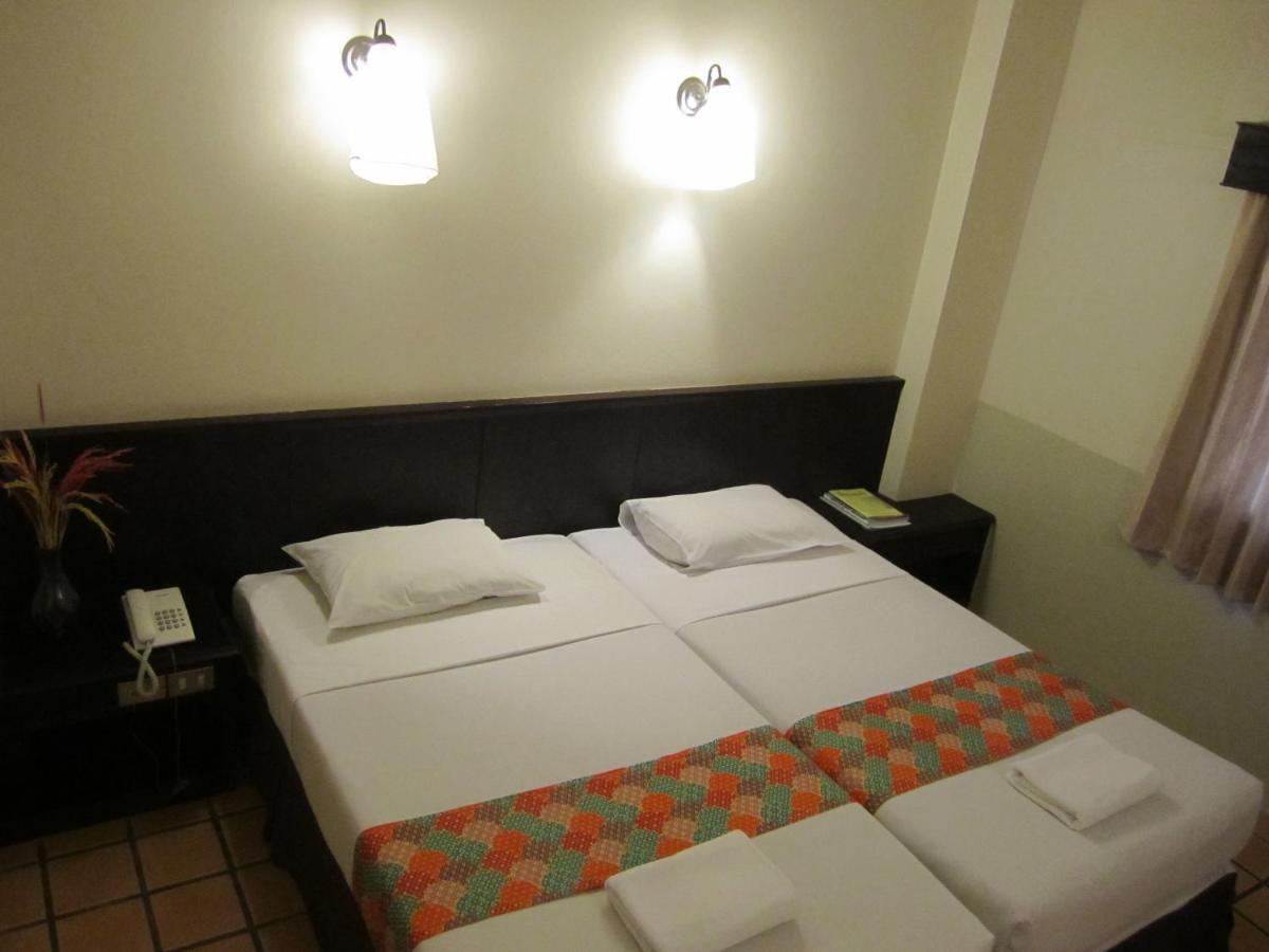 Hotel Rome Place Phuket