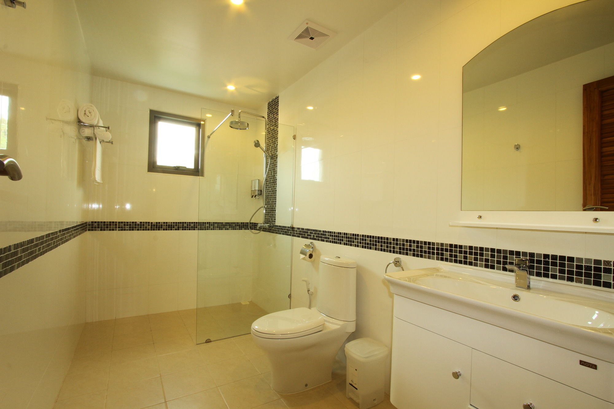 Hotel Sabai 3 And Surin Beach (Phuket)