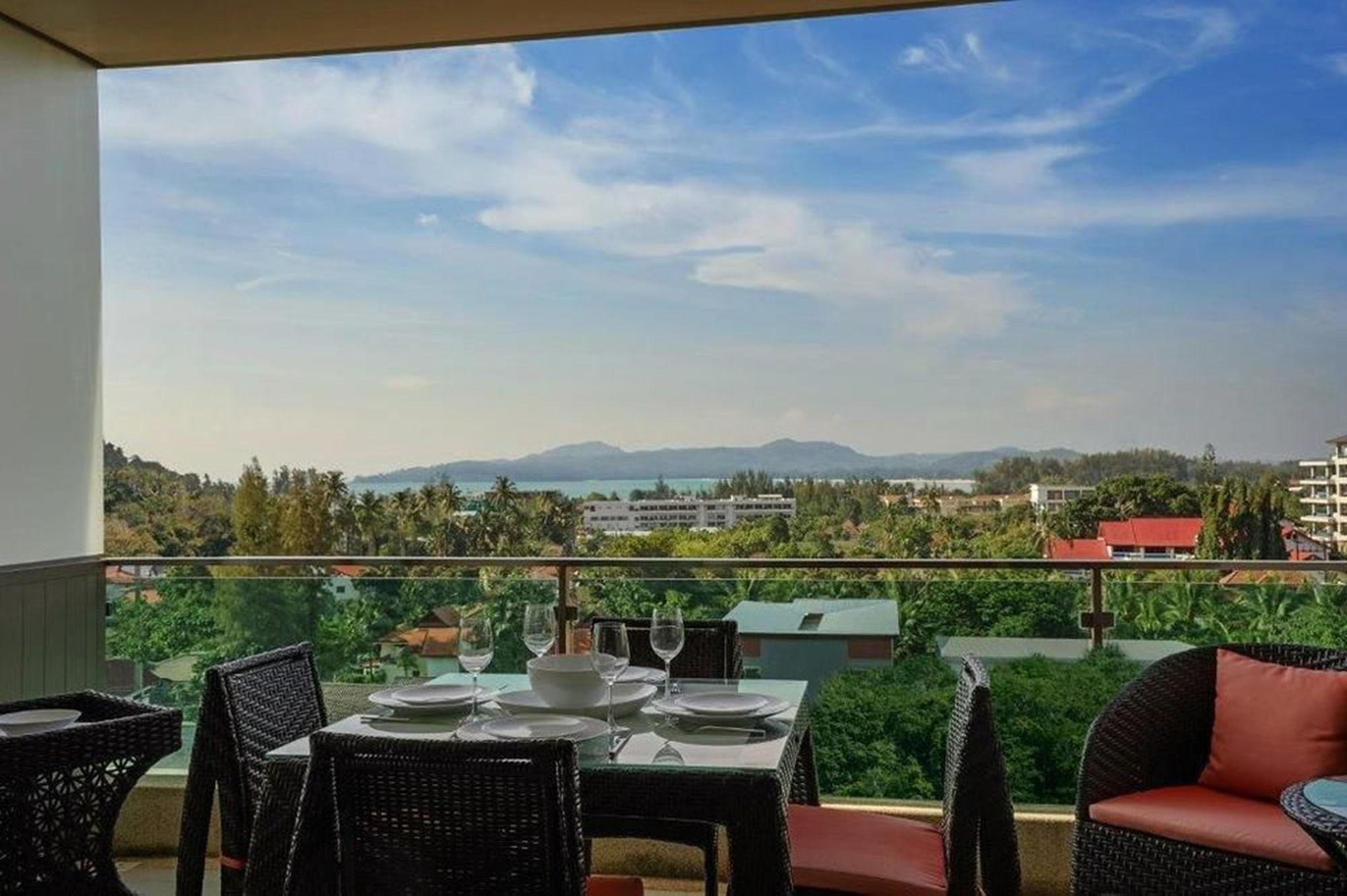 Hotel Sabai 3 And Surin Beach (Phuket)