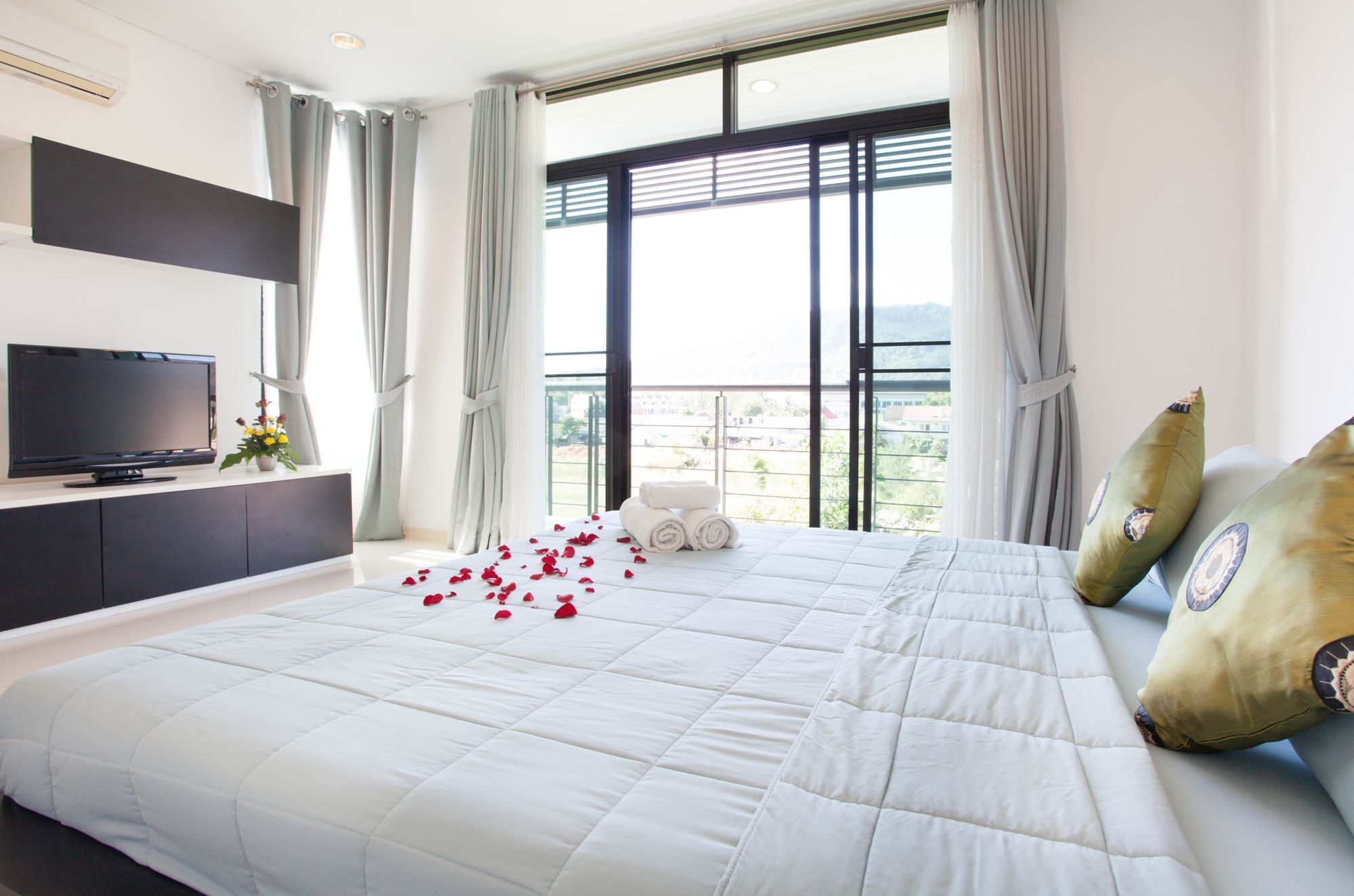 Luxury 3 Bedroom - A *