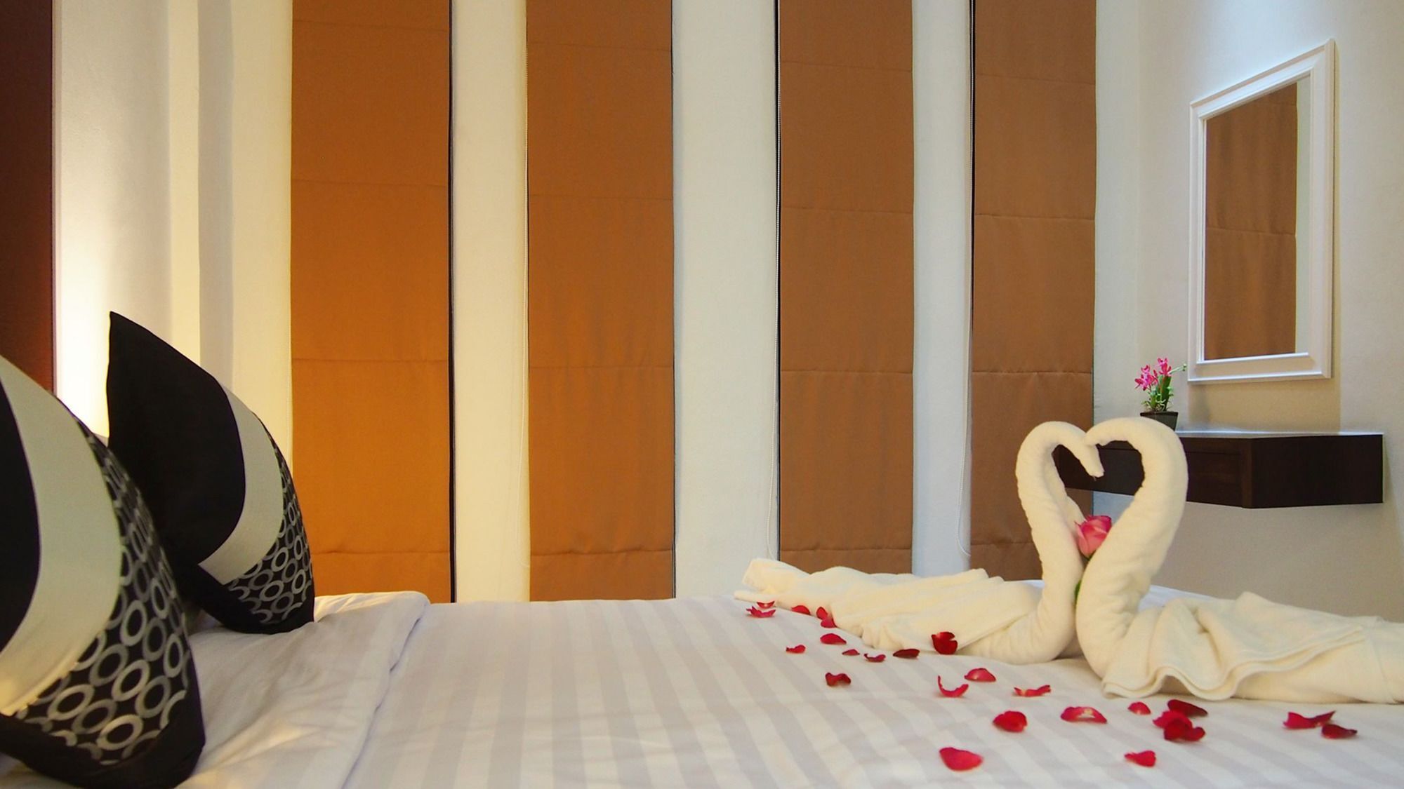 West Key Apartment Kamala Beach