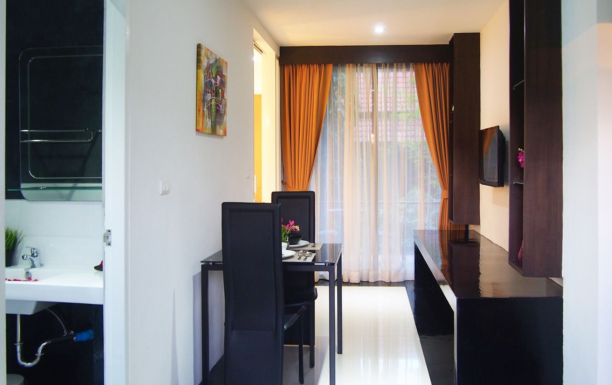 West Key Apartment *