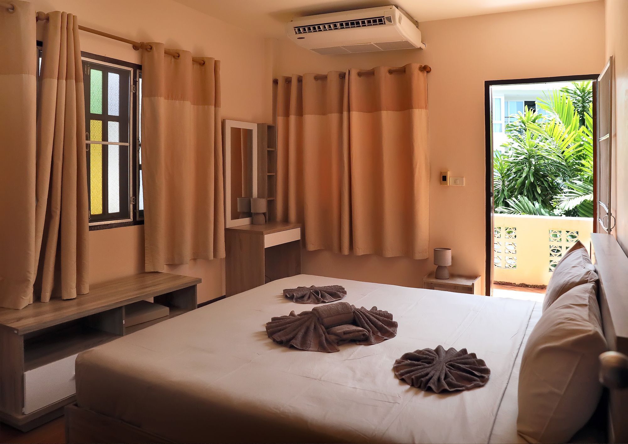 Villa Kamala Beach Villa *