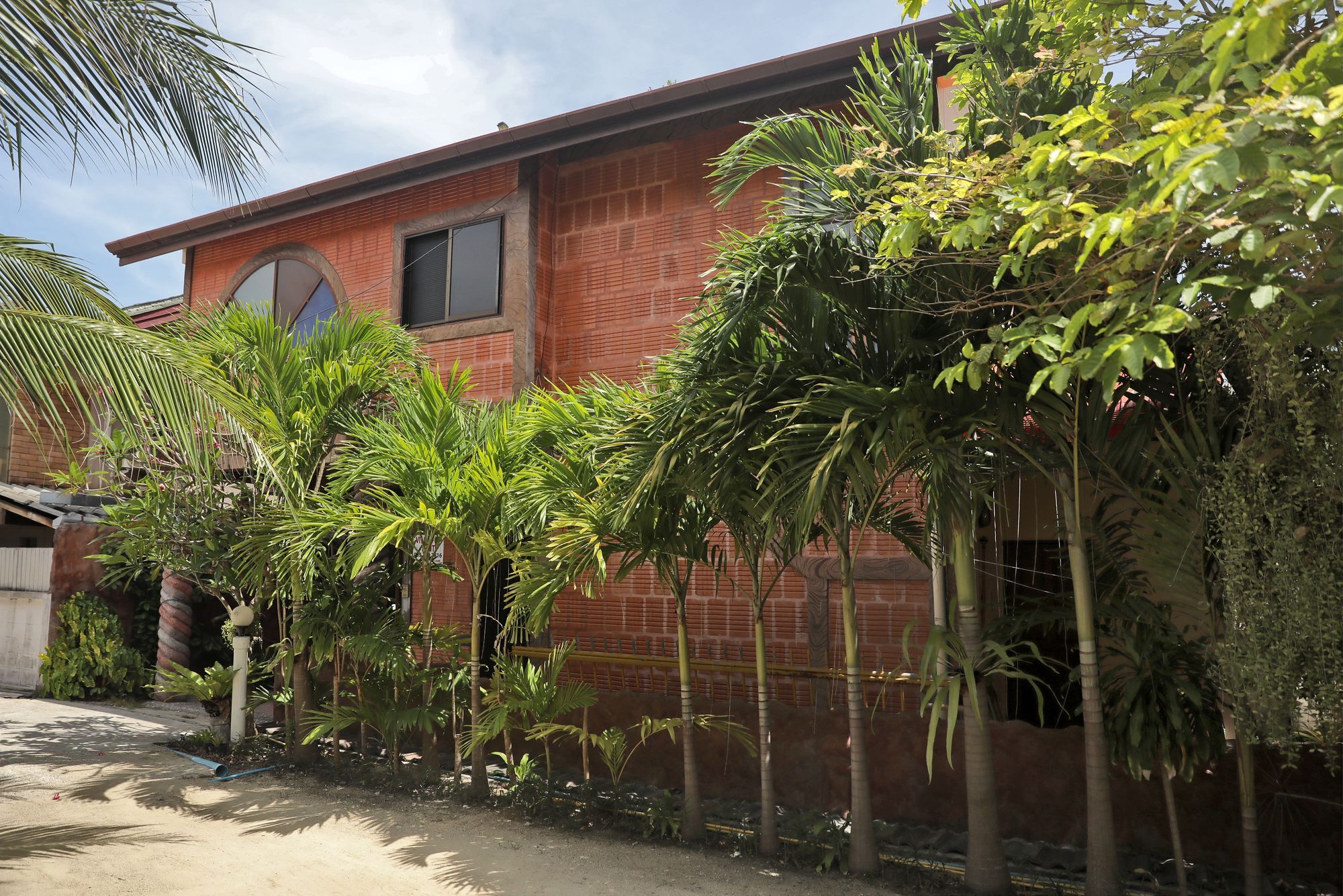 Villa Kamala Beach Villa *