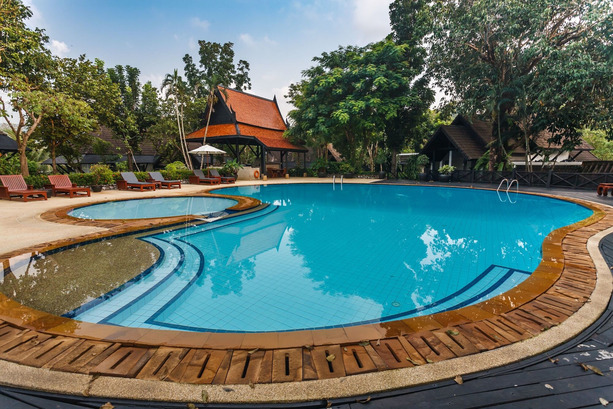 Farrah Oceanfront * Kamala Beach