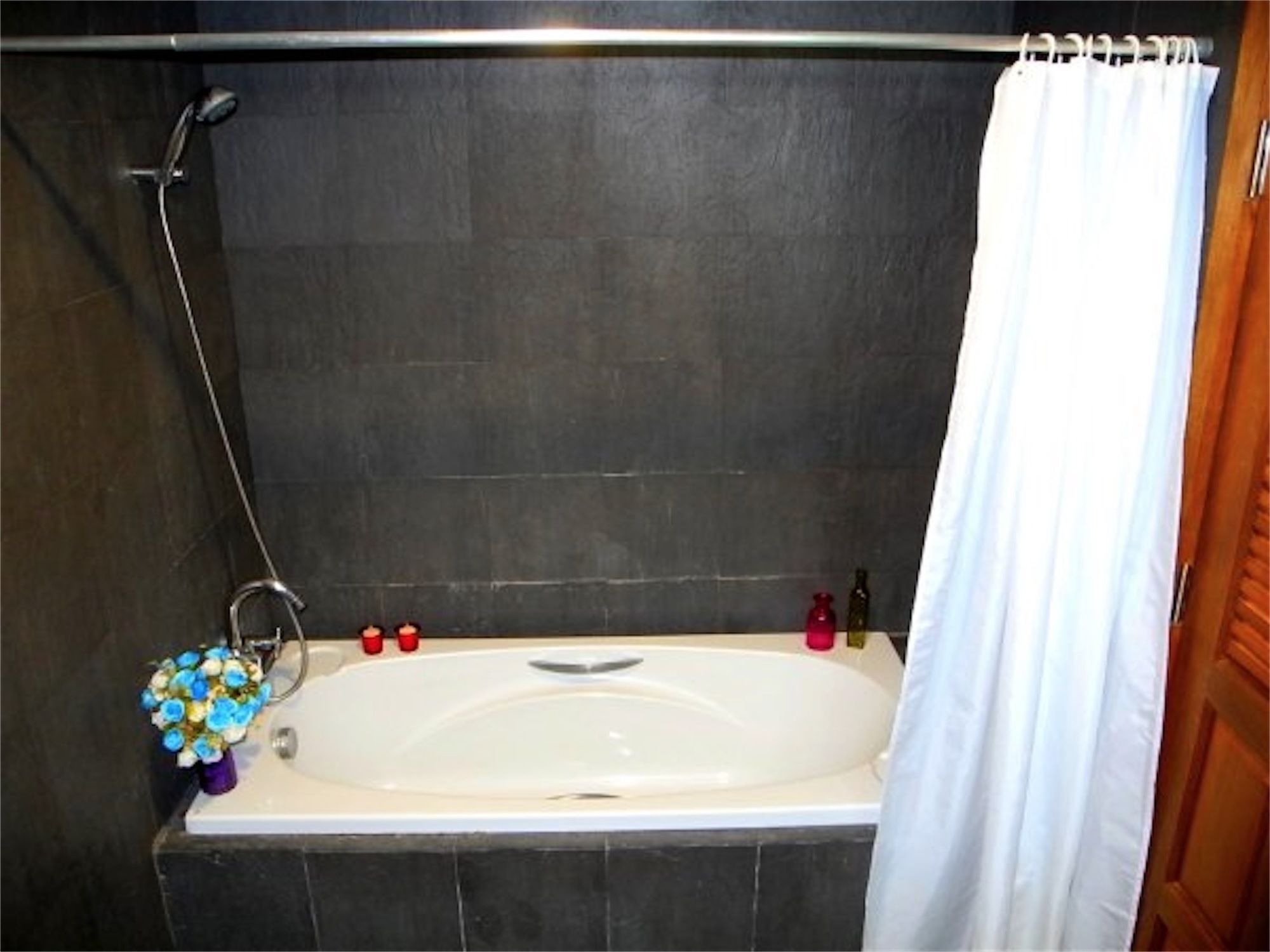 Sunrise 3 Bedrooms Spacious In Nai Harn
