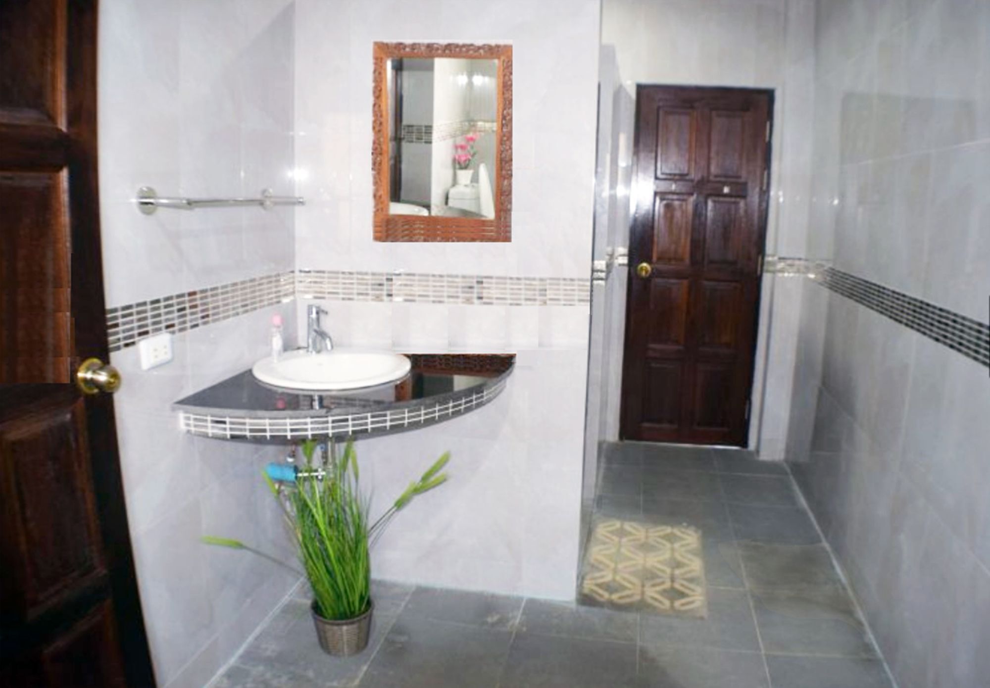 Luxury 5 Bed 5 Bath Apartment *