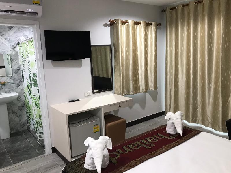 Neptuna Hotel By Maduzi Hotel Phuket