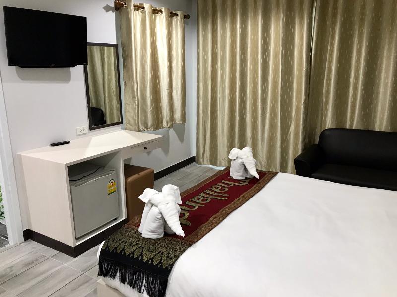 Neptuna Hotel By Maduzi Phuket