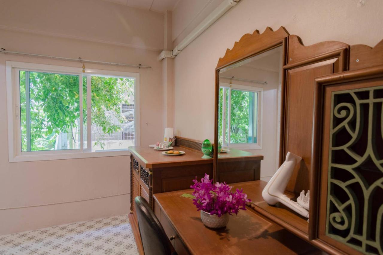 Albergue Bed At *