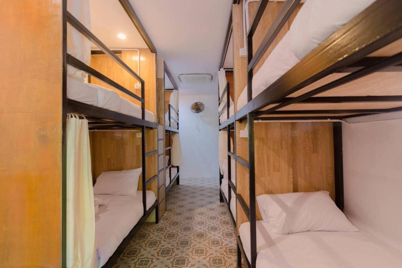 Albergue Bed At *