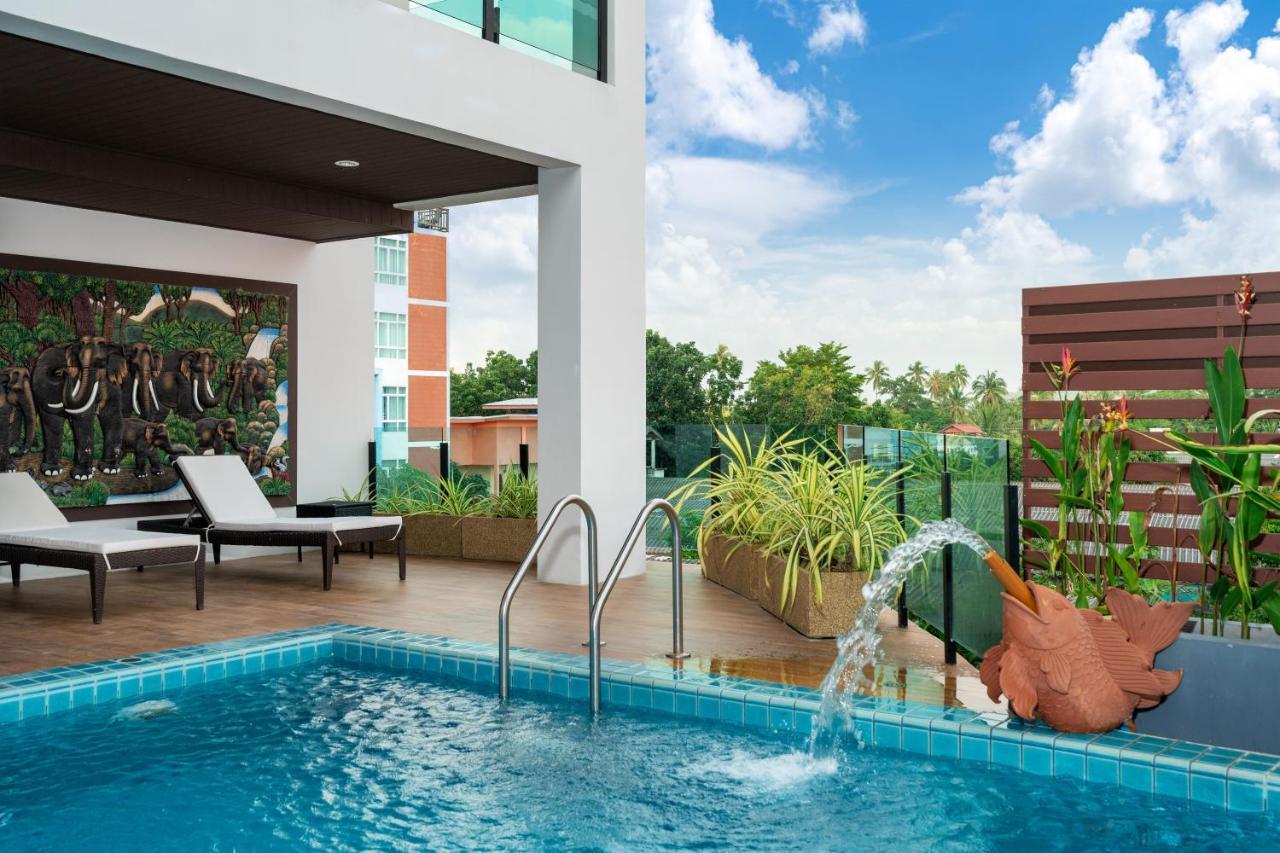 The Thames Pool Access & - Sha Extra