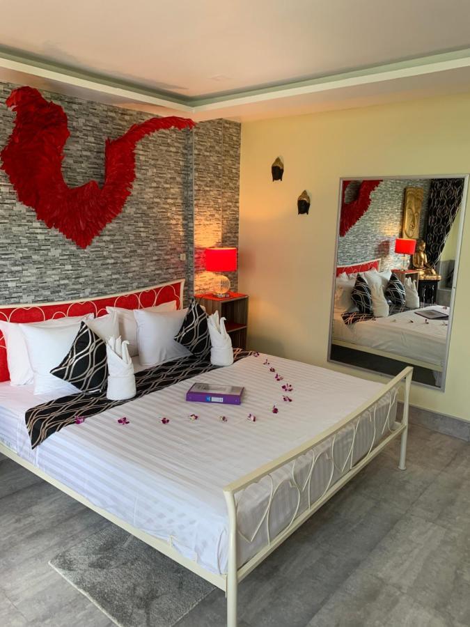 Fong Kaew And Baan Nang Fa Guest house