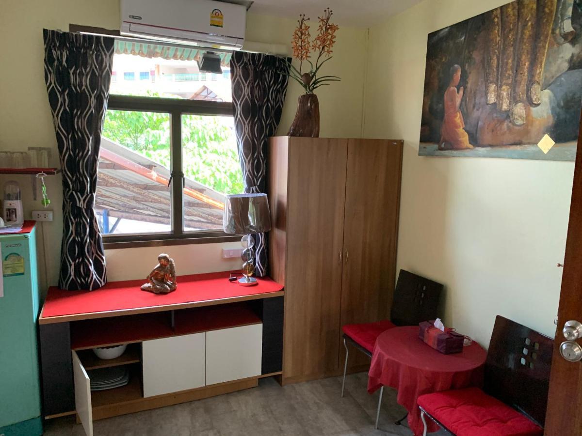 Fong Kaew And Baan Nang Fa Guest house