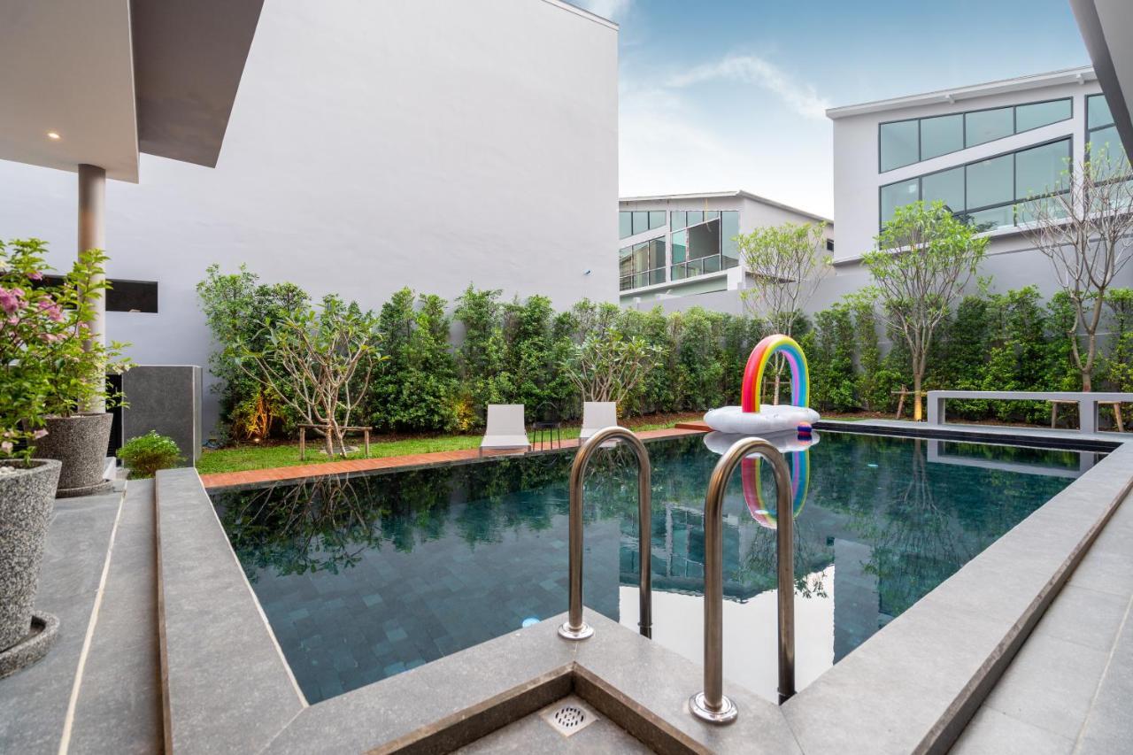 La Belle Pool Phuket - Away From *