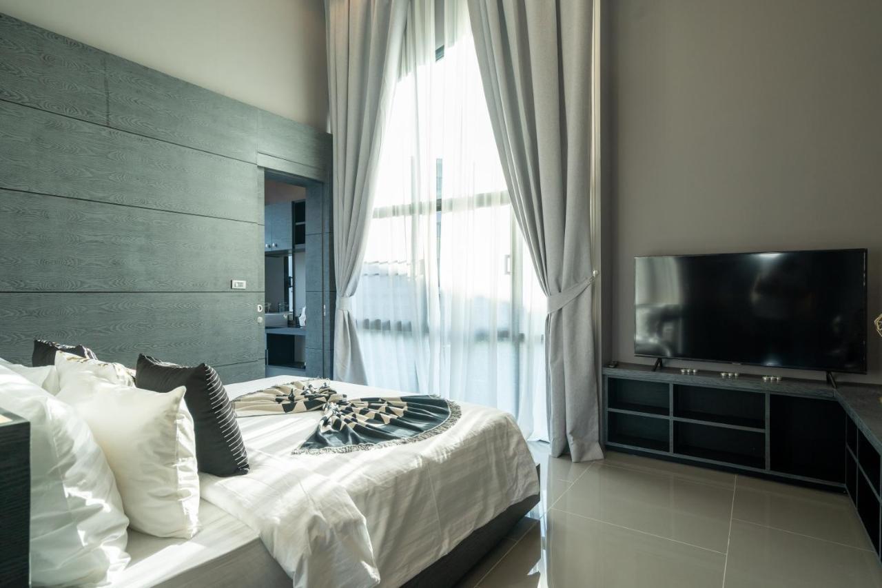 La Belle Pool Phuket - Away From Holiday home *