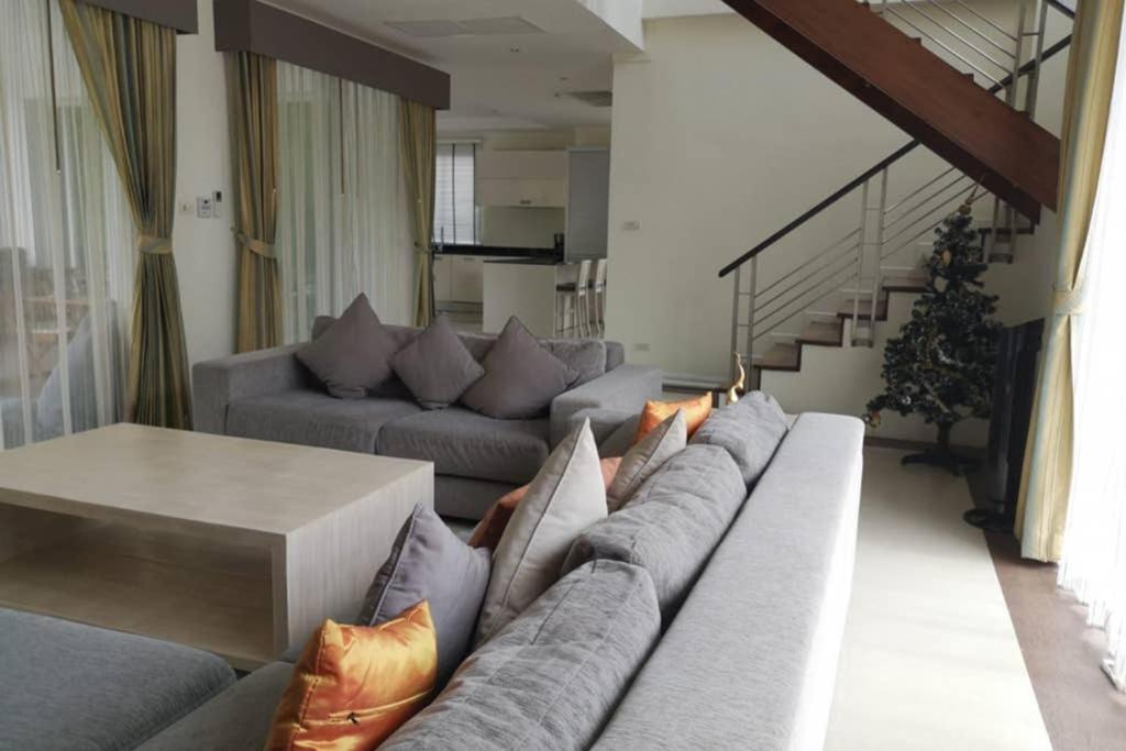 4 Bedroom Phuket Villa *