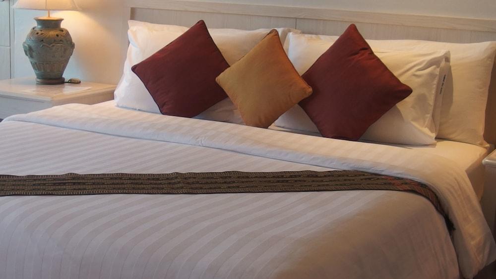 Sea Sands Resort-sha Plus 4*