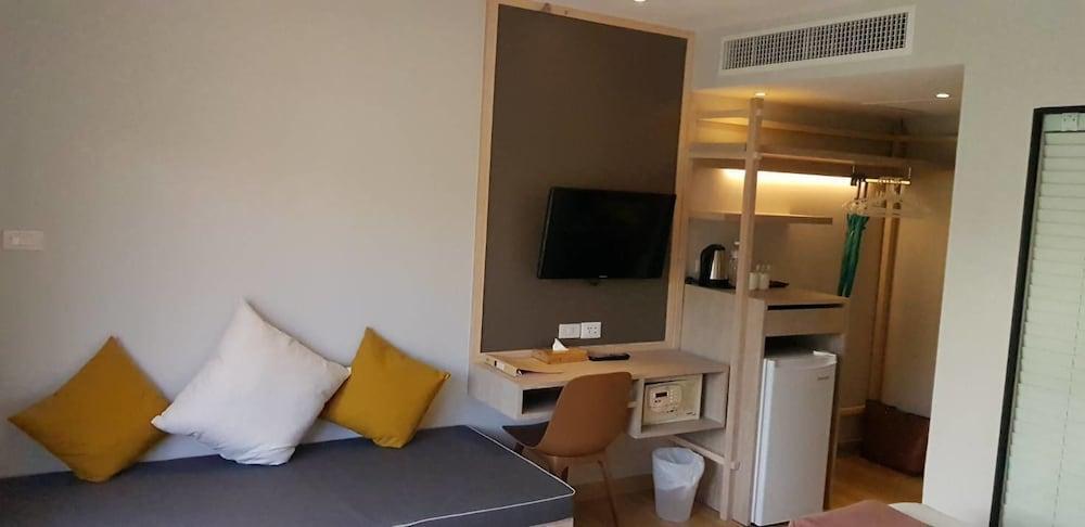 Hotel Baan Karon