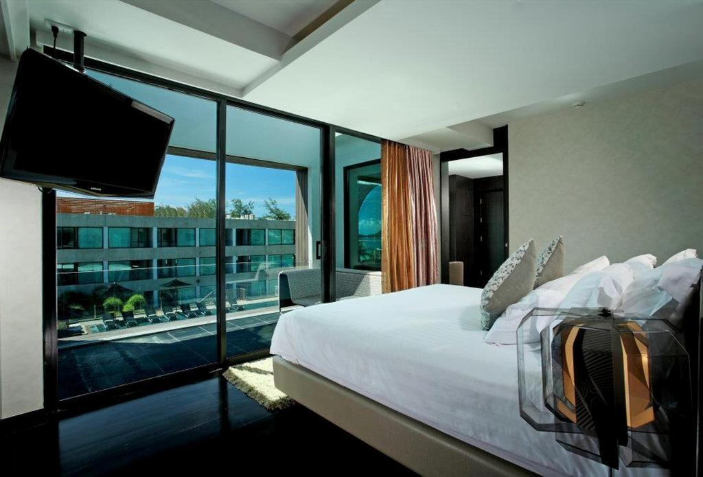 B-lay Tong Beach Hotel Phuket