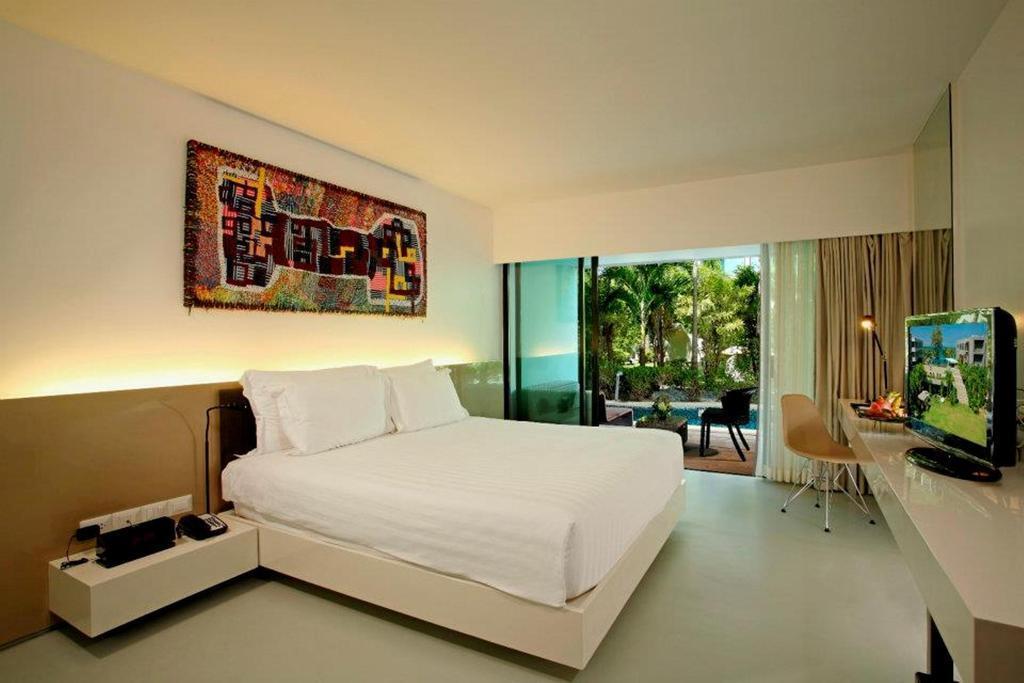 Hotel B-lay Tong Beach 5*