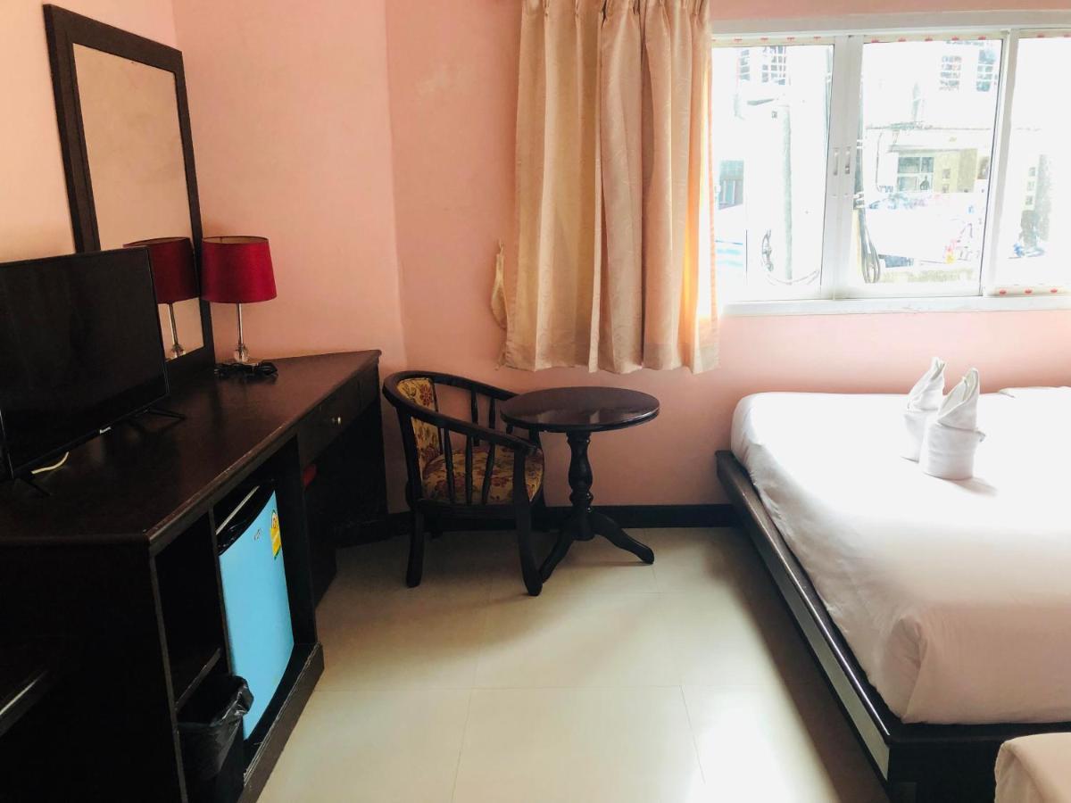 Hollywood Hotel 3*