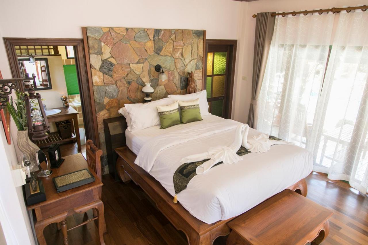 Villa West Key Kamala Beach