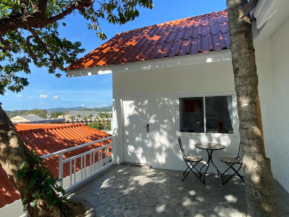 Hotel White