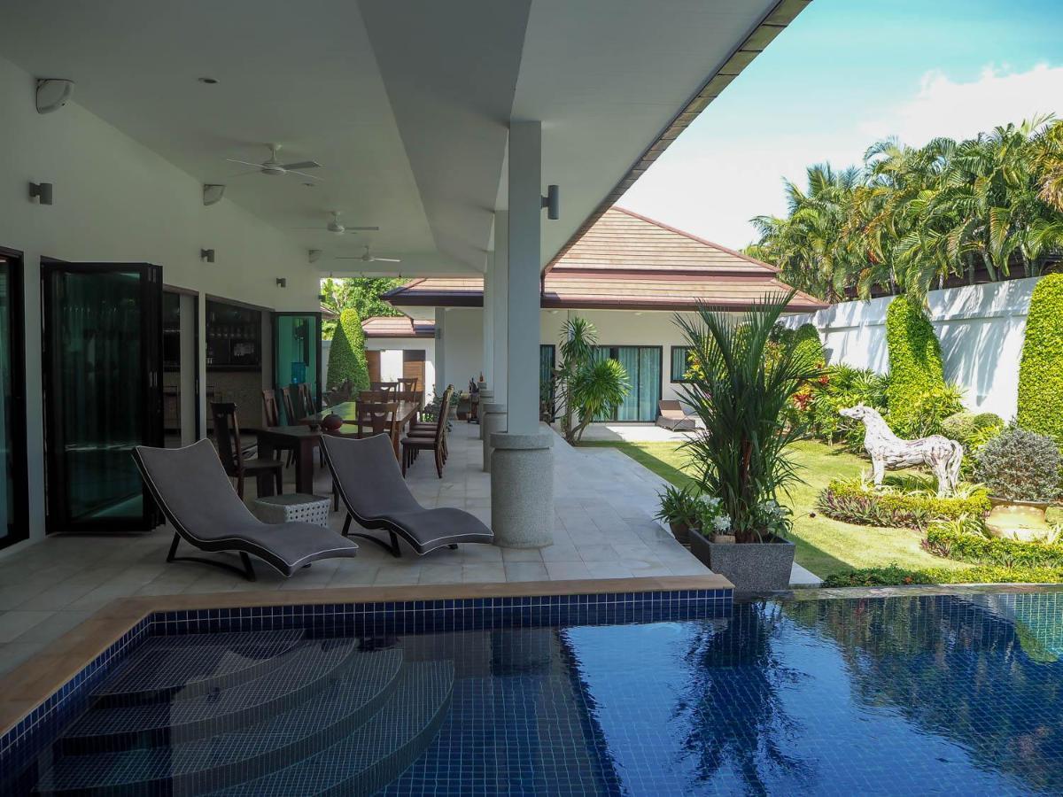 Spacious 4 Bedrooms Private Pool In Phuket Villa *