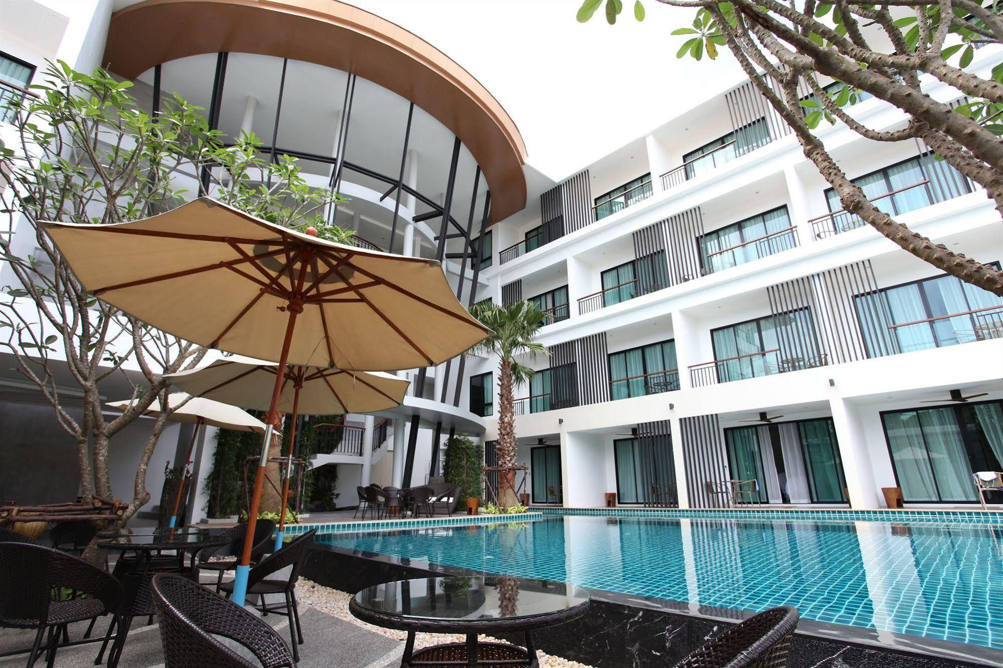 Hotel The Pago Design Phuket-sha 4*