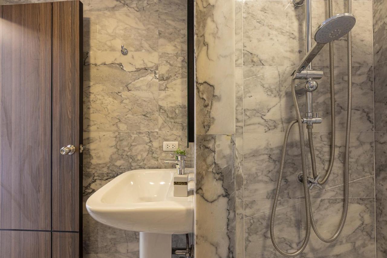 Naiharn Sea By Holy Cow, 1-br, Mountain View Apartment