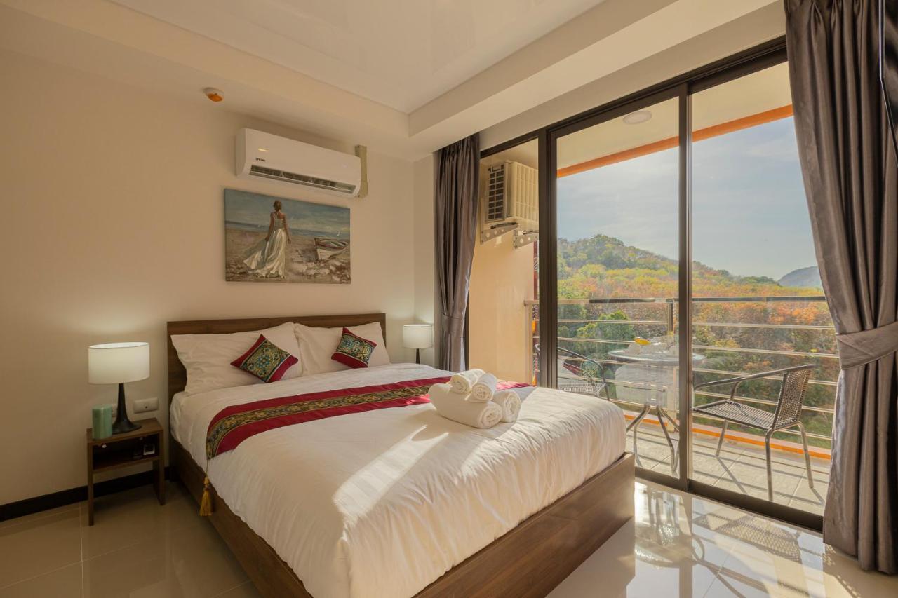 Naiharn Sea By Holy Cow, 1-br, Mountain View Apartment