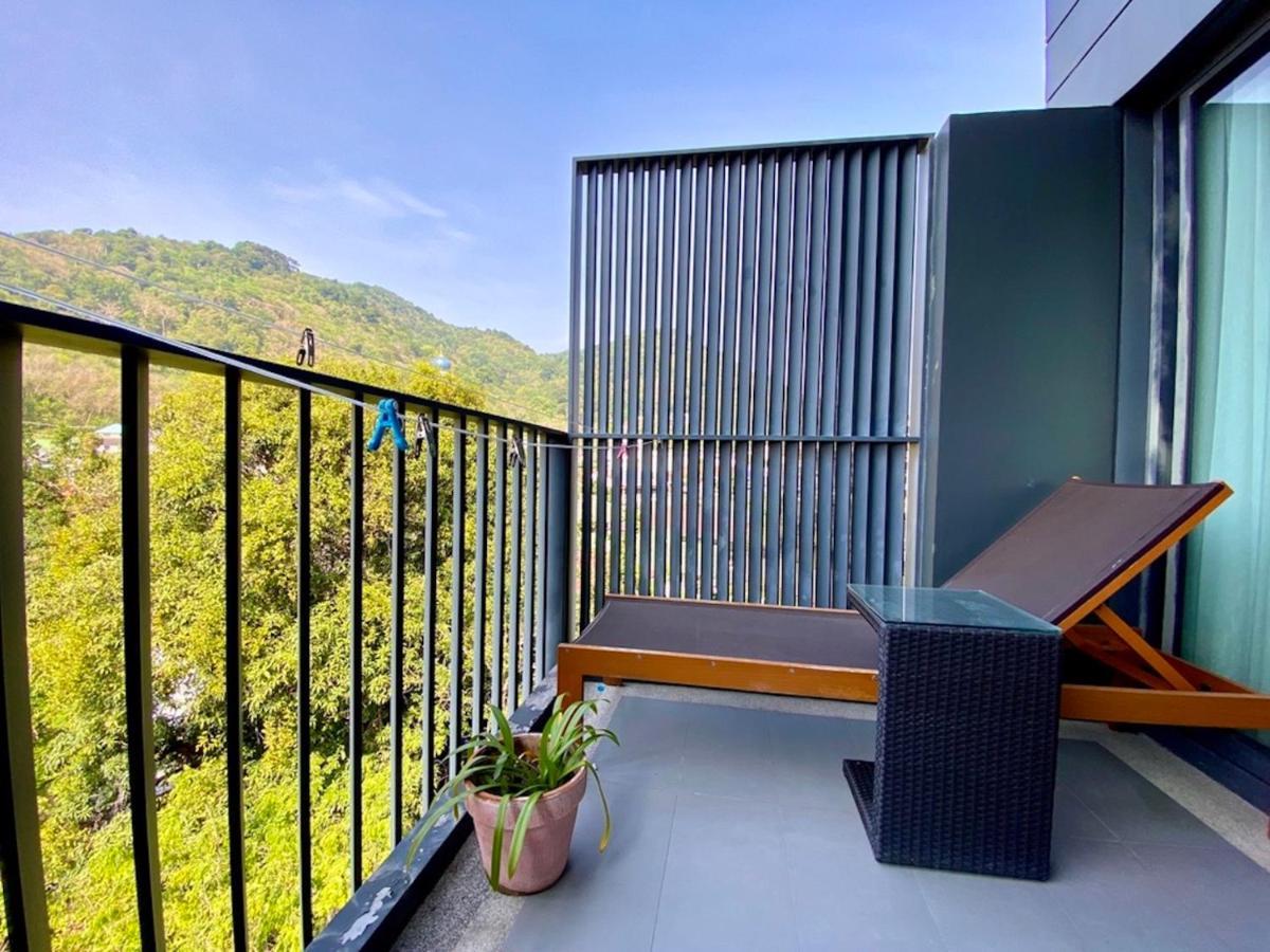 Modern 211 The Deck At *