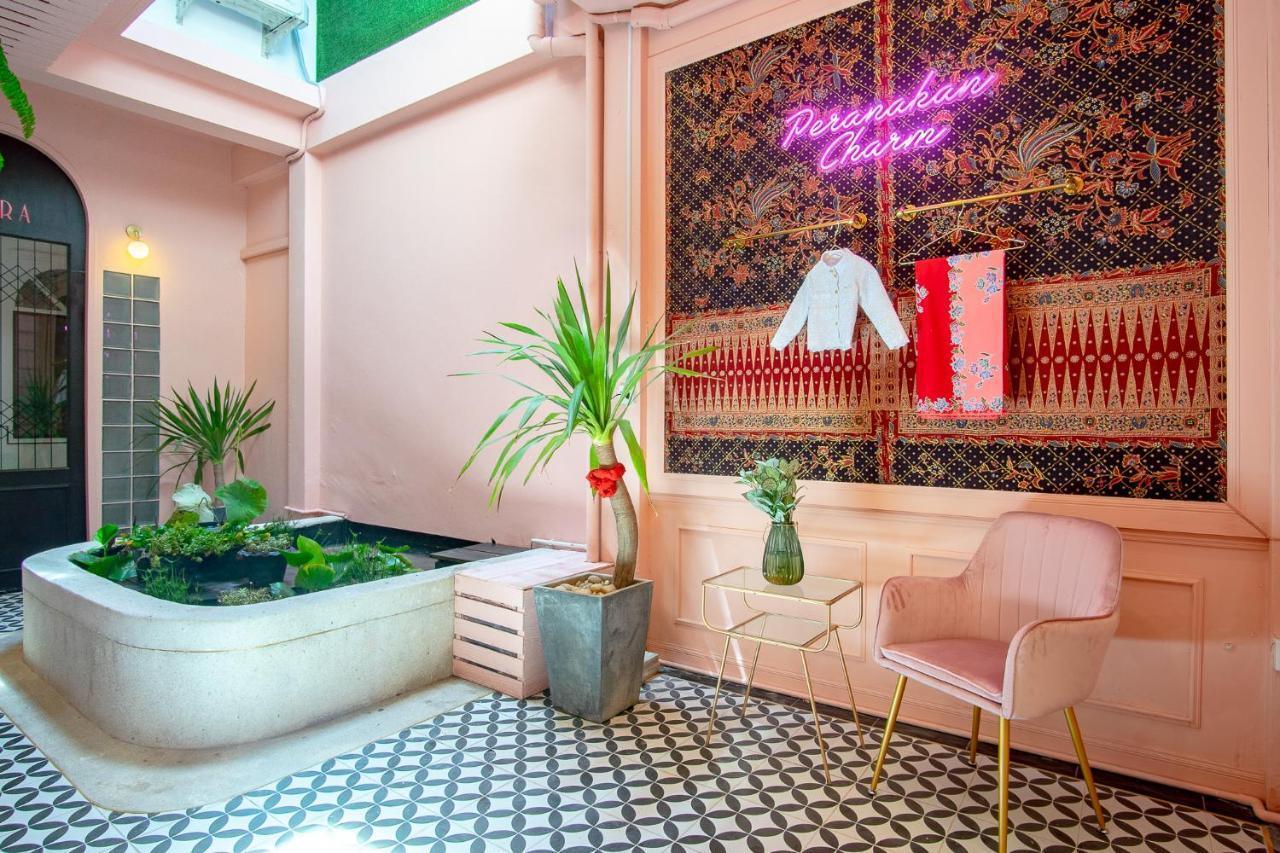 Isara Boutique And Cafe
